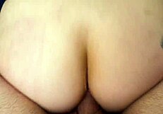 टैटू वाली रंडी वायलेट रेन की गंद जोर से मारी जाती है और गले में मारा जाता है