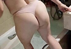 Sexo Oral En La Bañera Con Latina Colombiana Culona Milf Creampie