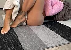 i love stretching my pussy and ass waiting for him