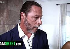 हेलो बॉयज, दो स्टेपमॉम्स अपने स्टेपसन्स को वाइल्ड शो में चोदती हैं?