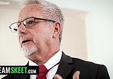 हेलो बॉयज, दो स्टेपमॉम्स अपने स्टेपसन्स को वाइल्ड शो में चोदती हैं?