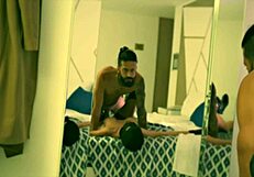 Video casero con latina desconocida termina en una fiesta sexual.