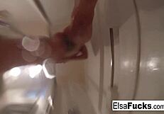 Tiny babe elsa jean fingers her hairy pussy