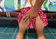 हे, ये कौमार्य गांड सौतेले बाप के कड़े लंड और भारी लोड को कैसे झेलती है?