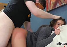 पागल युवती 18+ को असाइलम में सेक्स थेरेपी के लिए ले जाया गया