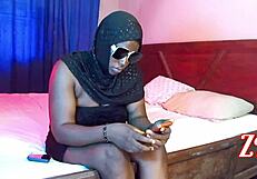 First lesbian sex with queen roxy