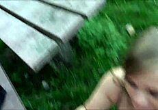 public beim fingern erwischt, passant fickt mich blank und ich komme so hart.