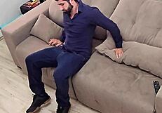 वर्क से घर आकर ब्राजीलियन नेबर के साथ जर्क ऑफ करना