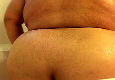 This fat latina with big ass relaxing in the pool tub