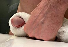 i watch myself reach orgasm 25 times in this solo homemade session