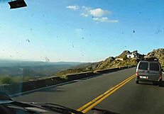 volviendo de vacaciones, un amigo nos muestra cómo se tira a la chica de la esquina