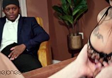 डेन जोन्स इंटररेशियल थ्रीसम पोपिया और इसाबेला डी ला के साथ मोटा काला लंड शेयर