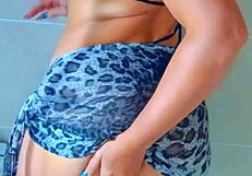 Wow, tanned latina girls shower off after beach fun!