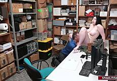 Teen shoplifter drilled hard by lp officer