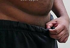 इंडियन भाभी चिढ़ाते मसाज में लंड हिलाती