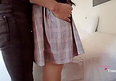 le ayudo a mi primastra con su proyecto, pero primero me paga con su cuerpo