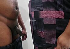 इंडियन भाभी चिढ़ाते मसाज में लंड हिलाती