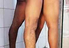 रूममेट के साथ बाथरूम में पहली चुदाई