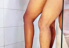 रूममेट के साथ बाथरूम में पहली चुदाई