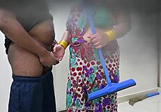 Telugu Maid landlord को big tits से tease करती है