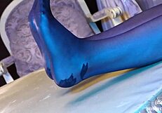 Tease me with your feet, sexy goddess?