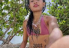 Beauty, show off that huge dildo!