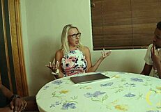 प्रोफेसोरा लेक्सी से डांटने वाली काउंसलिंग सेक्सी ट्रेलर में