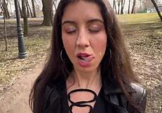 चेहरा पर वीर्य गिराने से पार्क वॉक में शॉक