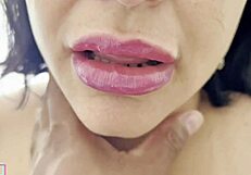 She Receives Lover's Gift And Sucks It In Her Pussy