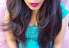 हॉर्नी जीजा बिग ऐस देसि इंडियन साली को क्लोजअप डॉगीस्टाइल में पाउंड करता है। ब्लोजॉब हीट बढ़ाता है।