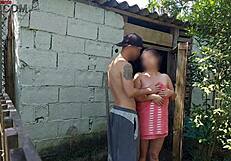 Chuveiro Não Funciona Mulher Casada Pede Ajuda Ao Zelador Da Fazenda Usando Apenas Uma Toalha E Paga Com Sexo