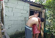 Chuveiro Não Funciona Mulher Casada Pede Ajuda Ao Zelador Da Fazenda Usando Apenas Uma Toalha E Paga Com Sexo