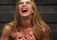 गैग्ड ब्लॉन्ड थ्रोट फक