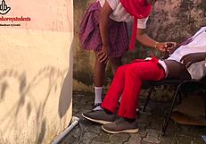 हॉर्नी स्कूलगर्ल 18+ सीनियर स्टूडेंट को वाइल्ड फक के लिए डिस्ट्रैक्ट करती है. वह क्लासरूम के बाहर उसके बड़े ब्लैक कॉक लेती है!