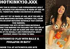 Hotkinkyjo plays with balls and prolapse in bath