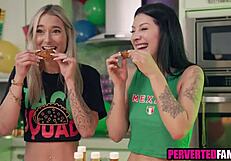 स्टेपब्रदर और स्टेपसिस्टर थ्रीसम सिन्को डे मायो पर