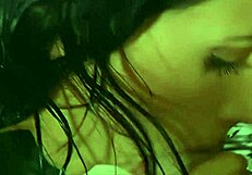 लेज़ली ज़ेन की बड़ी चुचियाँ लिंगरी में चमकतीं तेज चुदाई सेशन में