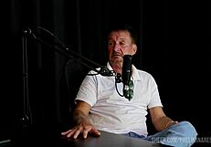 Watch Bia Hot and Pri Melancia humiliate Carlos Urach in podcast?