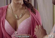 रूसी युवती 18+ पहली बार उंगली से क्लोज-अप में कुमारीत्व खोती है