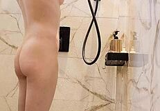 yo, check this cute japanese girl with black hair bathing, so hot! 🛁