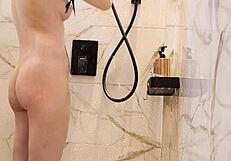 yo, check this cute japanese girl with black hair bathing, so hot! 🛁