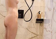 yo, check this cute japanese girl with black hair bathing, so hot! 🛁