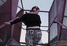 बड़ा पॉर्न मेरी युवती की गैंड और मुंह को पनिश करता