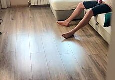 मैंने अपने सौतेले बेटे को मस्तरबेट करते हुए पकड़ा और अपनी बड़ी टिट्स से उसे कम करने में मदद की