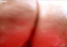 काउगर्ल वाइल्ड फॉरेस्ट में ऑयल के साथ ह्यूज डिल्डो पर राइडिंग करती है!