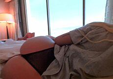 बड़ी स्टेप सिस वैकेशन पर बेड शेयर करती है, जेज से वेट ब्लोजॉब