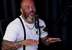 Se tornou famosa na cidade, o pai viu seu vídeo pelada, levou cuspida na buceta, não aguenta sexo forte e o ex - Faroraf watch on Sheer Red.