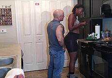 Snacking turns into a creampie! What a surprise!