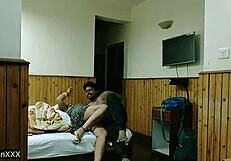 हॉट मिल्फ भाभी ब्लैक देवर से रोमांस में जोर से ड्रिल्ड