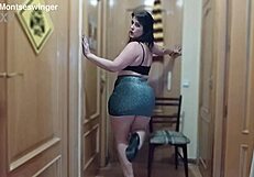 Milf with big ass dancing and stripping boldly